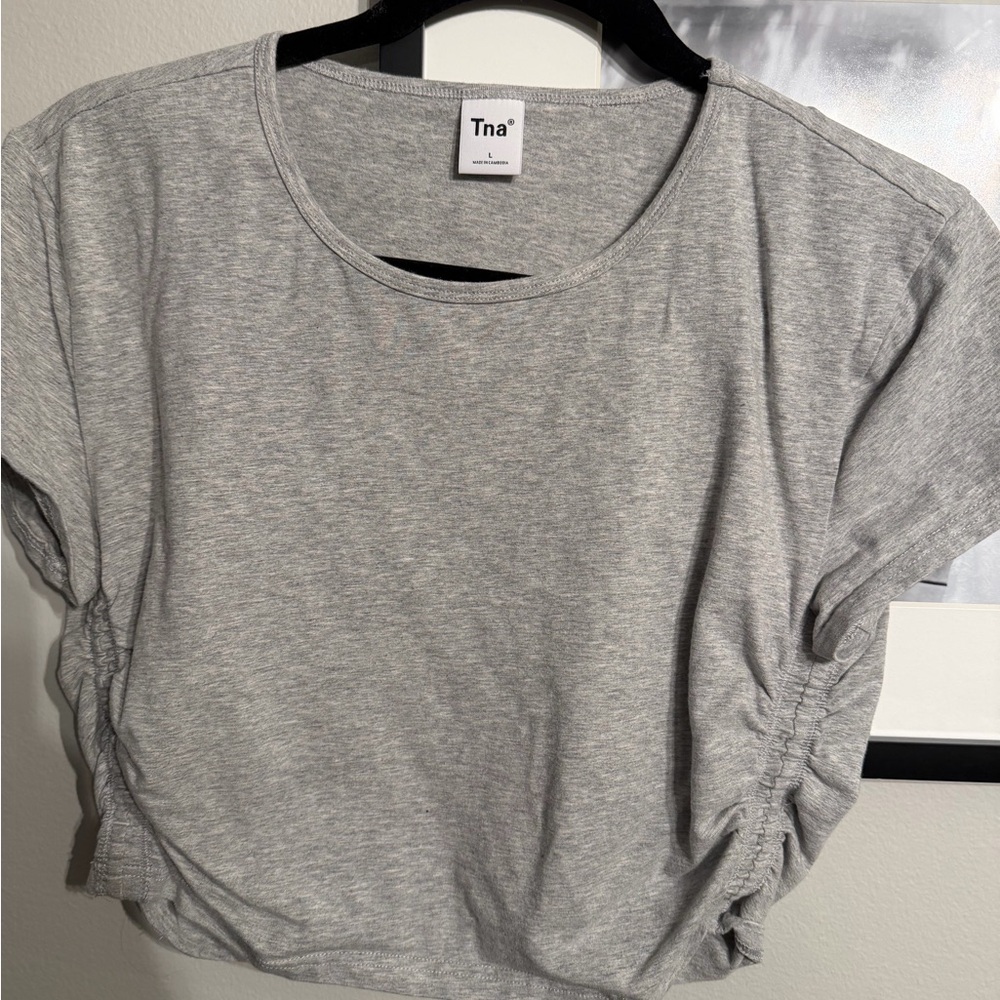 Aritzia TNA Light Heather Gray Short Sleeve Ruched Crop Tee, size L